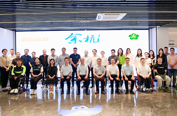 中國殘聯(lián)黨組成員、副理事長胡向陽調(diào)研科技助殘工作